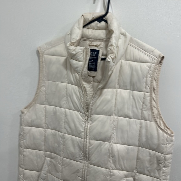 EUC Gap soft puffer vest super comfortable - Picture 2 of 12